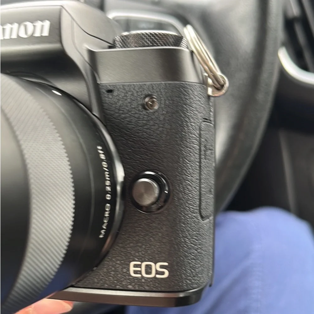 Canon eos m5 with 18-55 mm canon lens